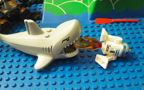 Lego R2-D2 Battles Shark